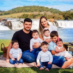 Quíntuplos do Paraná comemoram o primeiro aniversário